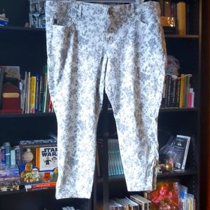 Torrid gray floral capri denim jeans size 22